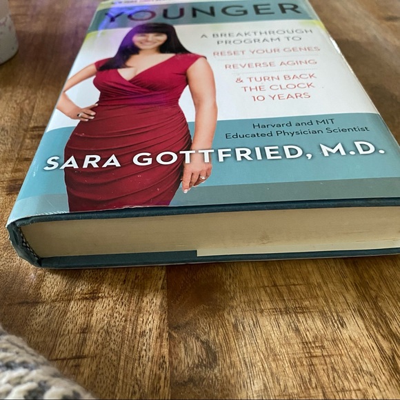 Younger - Hardcover book by Dr. Sara Gottfried - Picture 4 of 10